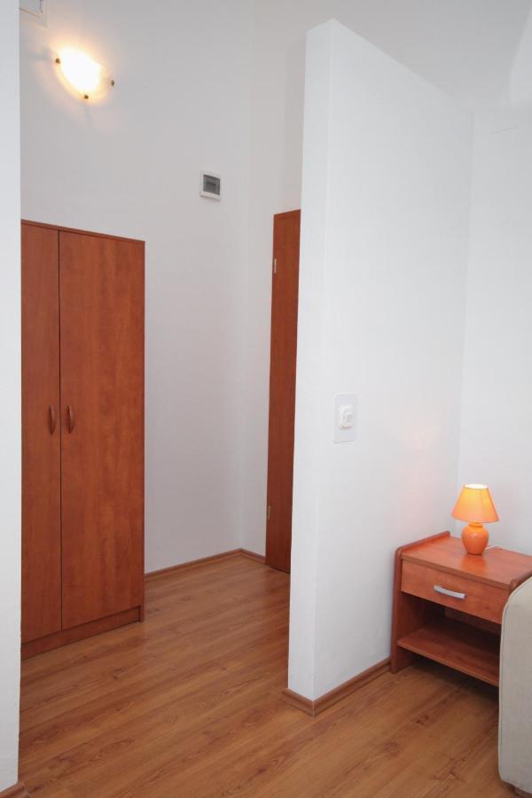Apartments And Rooms With Parking Space Njivice, Krk - 5458 Экстерьер фото